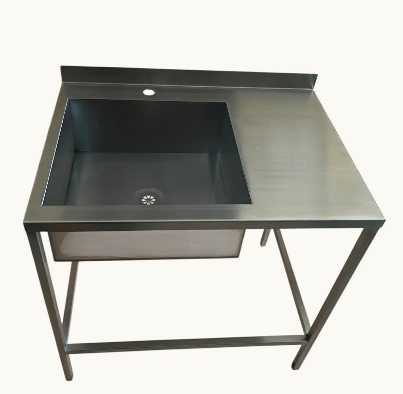 Мойка из нержавеющей стали с подстольем из нержавеющего профиля Мойка из нержавеющей стали на каркасе из профиля